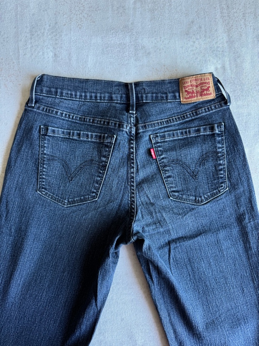 Levi’s 505 Straight Leg Jeans – Dark Wash – Size 4 – Classic Fit Denim